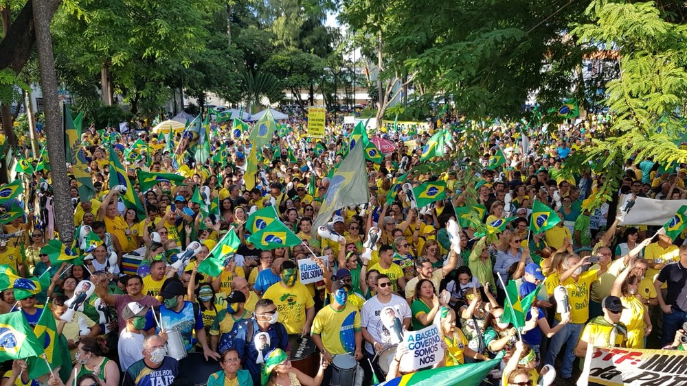 Cidades brasileiras têm atos pró-governo